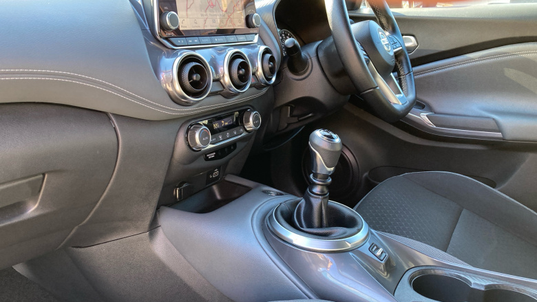 Nissan Juke 1.0 DiG-T 114 N-Connecta 5dr Petrol Hatchback